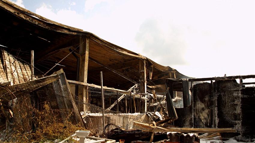 Feuer Halle Siegburg Gewerbegebiet Zange P133.JPG